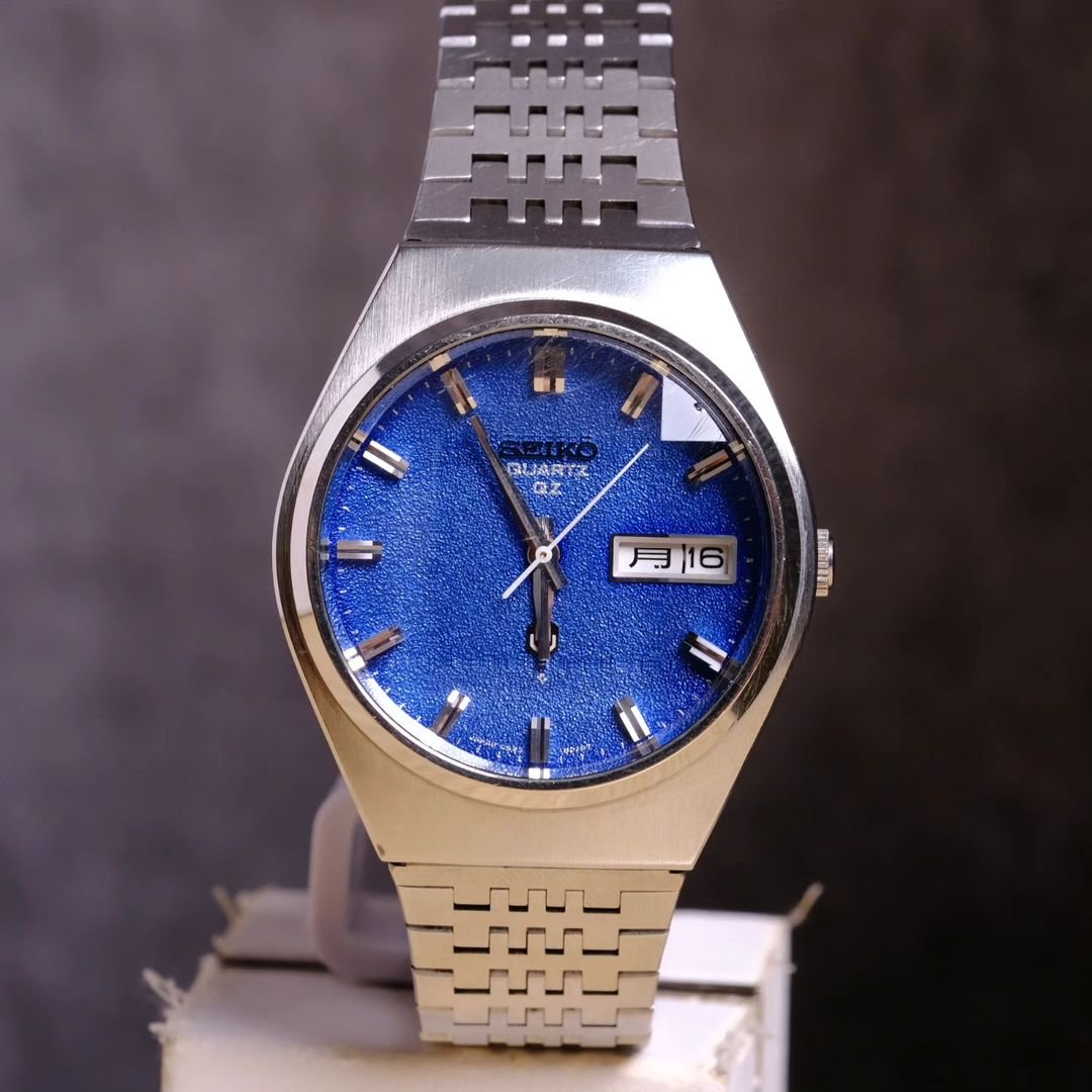 Seiko Quartz QZ 0923 – 8020 blue sand dial from October 1974